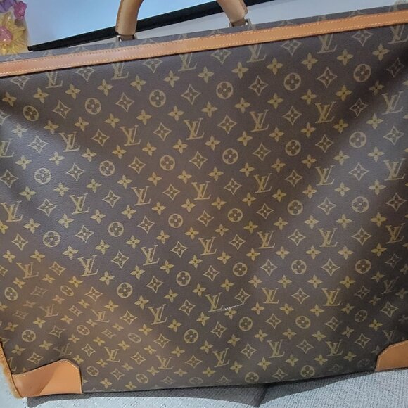 Louis Vuitton - Picture 9 of 11